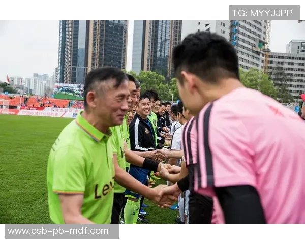 足球公益赛明星球员精彩亮相助力慈善事业引领社会关注