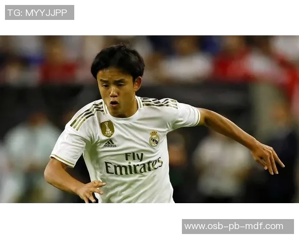 足球明星利用保健球增强身体素质 力求在比赛中保持最佳状态