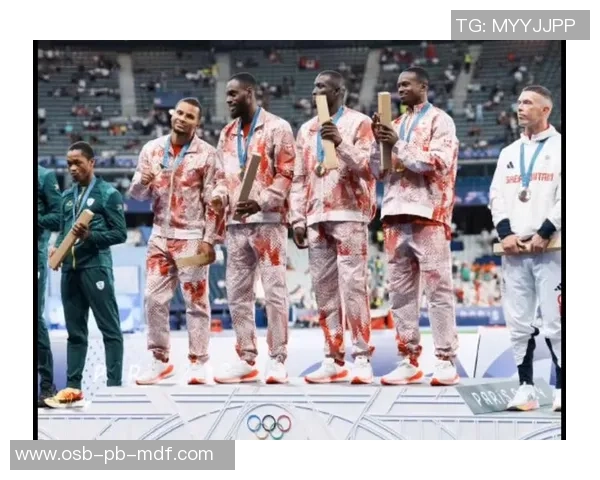 加拿大足球传奇球星的崛起与成就解析：从职业生涯到历史地位