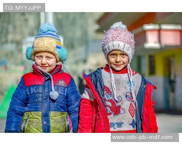 喀什足球球星娃娃闪耀登场 激发少年热情与梦想的力量