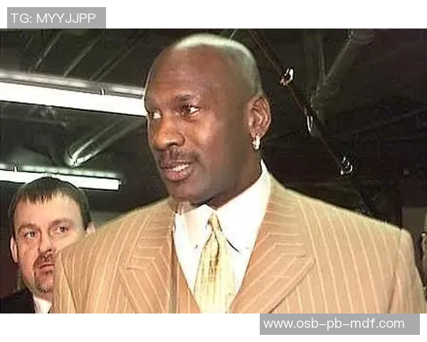 戴耳钉的足球球星盘点：从场上风采到场外时尚的个性展示